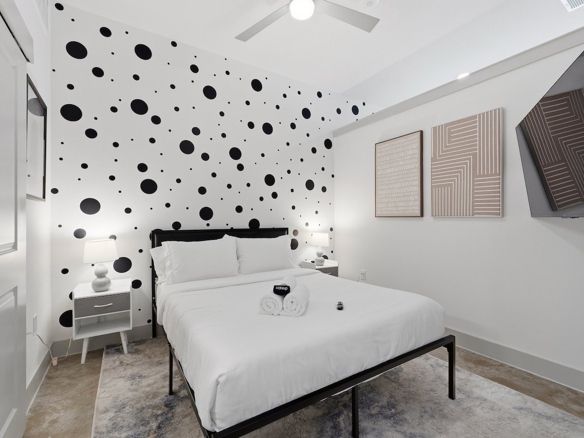 Sleeping area with polka-dot wall